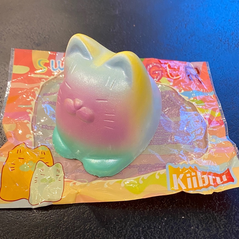 Kiibru sweet tiger rainbow cat squishy toy